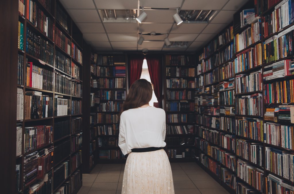 A day in the life of a bookstore 1